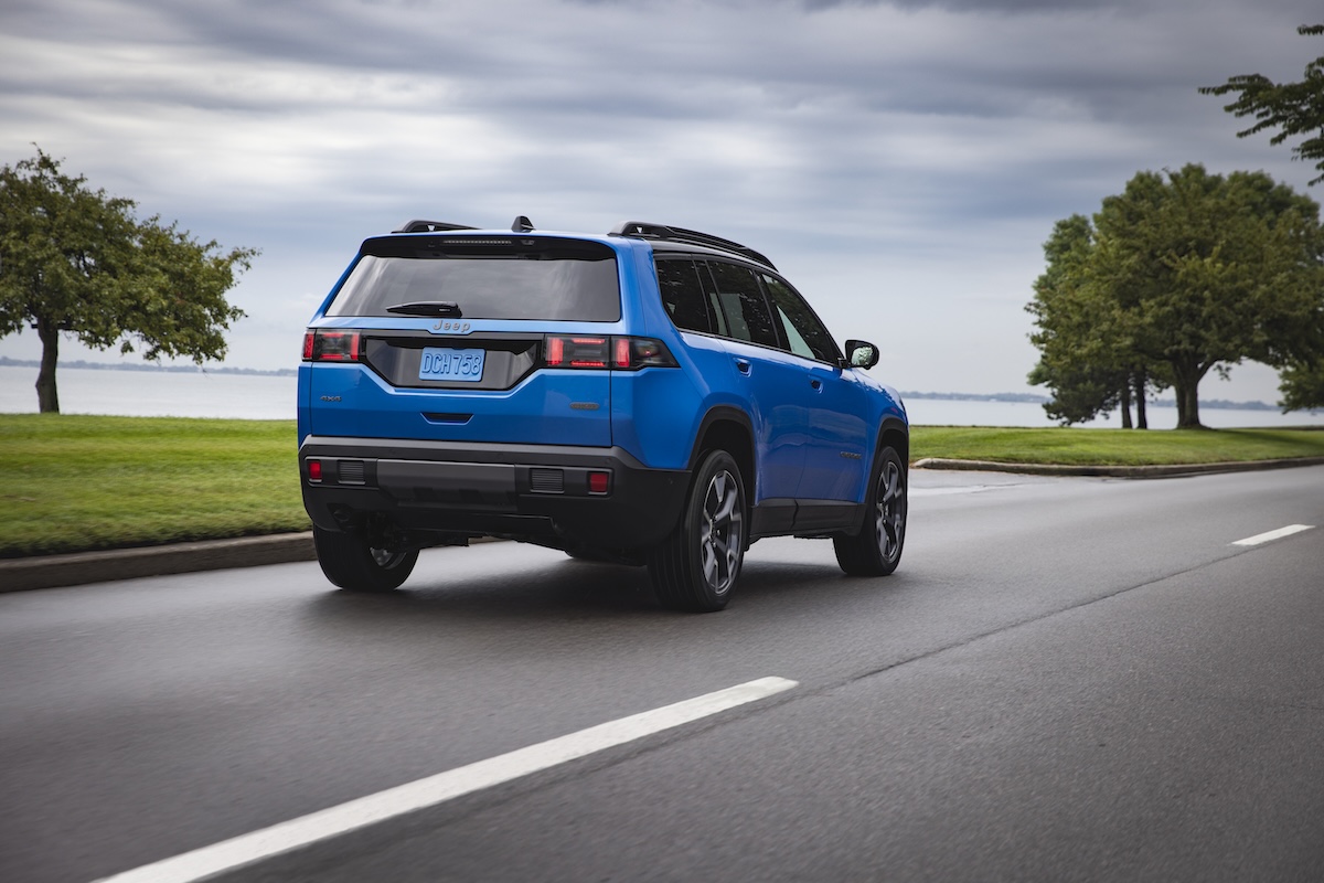 Jeep Cherokee 2026 debutta a Brooklyn con stile, tecnologia e ibrido turbo Jeep Cherokee 2026 debutta a Brooklyn con stile, tecnologia e ibrido turbo