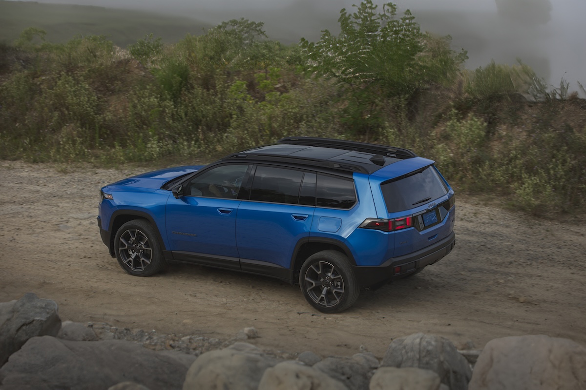 Jeep Cherokee 2026 debutta a Brooklyn con stile, tecnologia e ibrido turbo Jeep Cherokee 2026 debutta a Brooklyn con stile, tecnologia e ibrido turbo