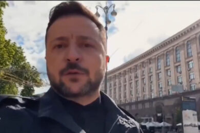 Giornata della bandiera ucraina, Zelensky: “Non cederemo la nostra terra agli occupanti”