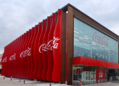 Coca Cola, al big di Atlanta va di traverso il caffè: il colosso Usa valuta la cessione della catena Uk Costa