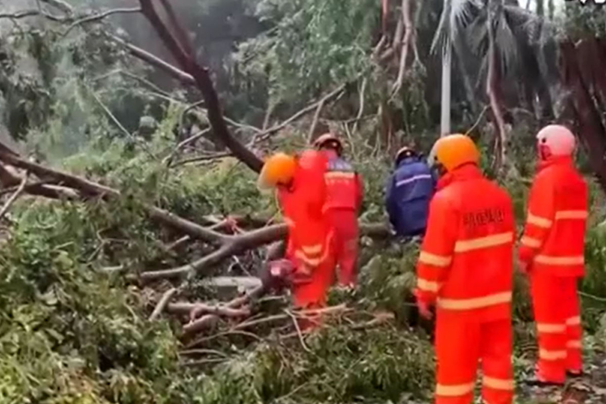 Vietnam travolto dal tifone Kajiki: aeroporti chiusi e migliaia di sfollati Vietnam travolto dal tifone Kajiki: aeroporti chiusi e migliaia di sfollati