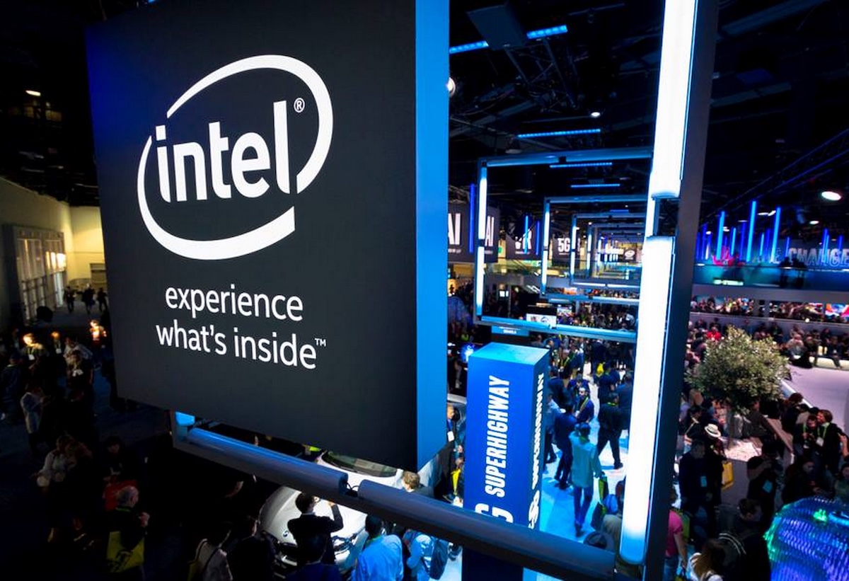 Trump spaventa imprenditori e manager e mette fine al capitalismo: dopo Intel vuole altri investimenti statali in aziende Usa Trump spaventa imprenditori e manager e mette fine al capitalismo: dopo Intel vuole altri investimenti statali in aziende Usa