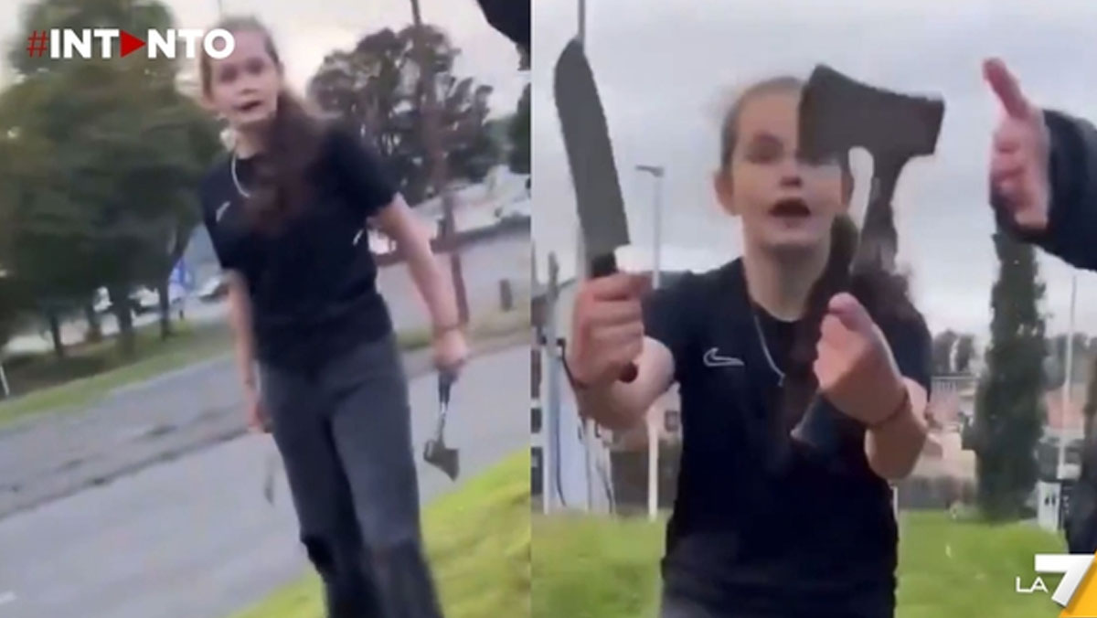 14enne armata di machete difende la sorella di 12 anni da un molestatore: il video fa il giro del web 14enne armata di machete difende la sorella di 12 anni da un molestatore: il video fa il giro del web