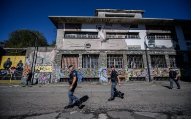 Leoncavallo, finisce un’era. L’appello per un corteo pacifico e la via legalitaria: “Non sono più gli anni Novanta”