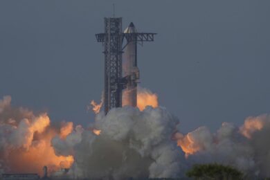 Spazio, Elon Musk non fa più flop: concluso con successo il lancio del mega razzo Starship