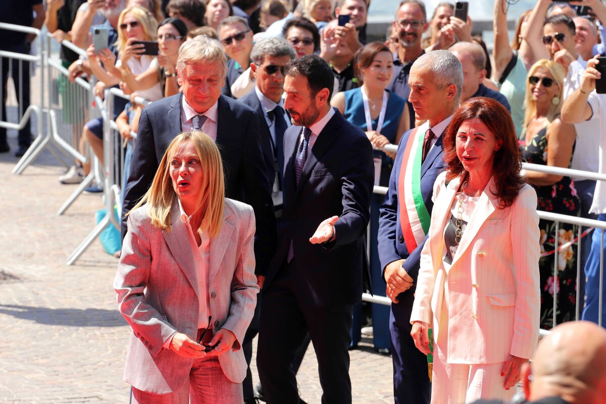 Meloni al Meeting di Rimini: “L’Ue è irrilevante, Draghi ha ragione. Sui migranti nessun giudice potrà fermarci. A Gaza Israele è andata oltre” Meloni al Meeting di Rimini: “L’Ue è irrilevante, Draghi ha ragione. Sui migranti nessun giudice potrà fermarci. A Gaza Israele è andata oltre”