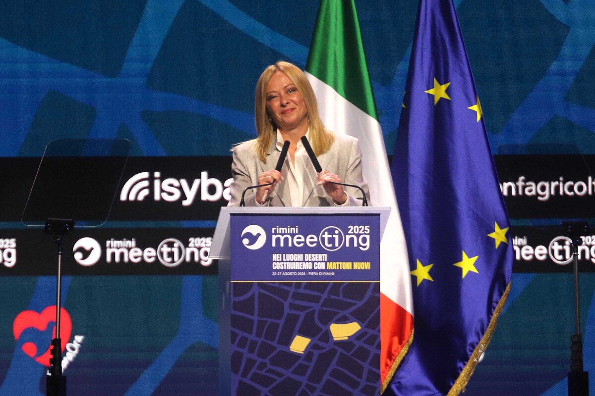 Meloni al Meeting di Rimini: “L’Ue è irrilevante, Draghi ha ragione. Sui migranti nessun giudice potrà fermarci. A Gaza Israele è andata oltre” Meloni al Meeting di Rimini: “L’Ue è irrilevante, Draghi ha ragione. Sui migranti nessun giudice potrà fermarci. A Gaza Israele è andata oltre”