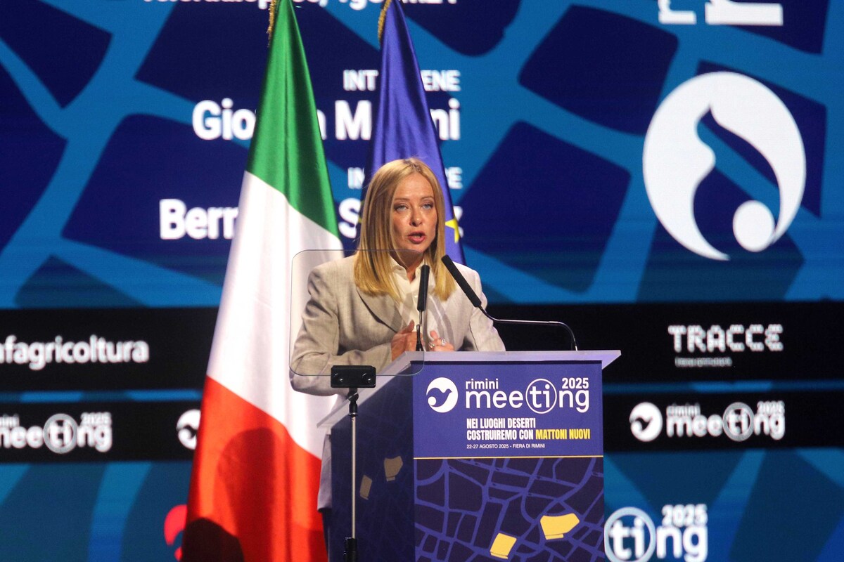 Meloni al Meeting di Rimini: “L’Ue è irrilevante, Draghi ha ragione. Sui migranti nessun giudice potrà fermarci. A Gaza Israele è andata oltre” Meloni al Meeting di Rimini: “L’Ue è irrilevante, Draghi ha ragione. Sui migranti nessun giudice potrà fermarci. A Gaza Israele è andata oltre”