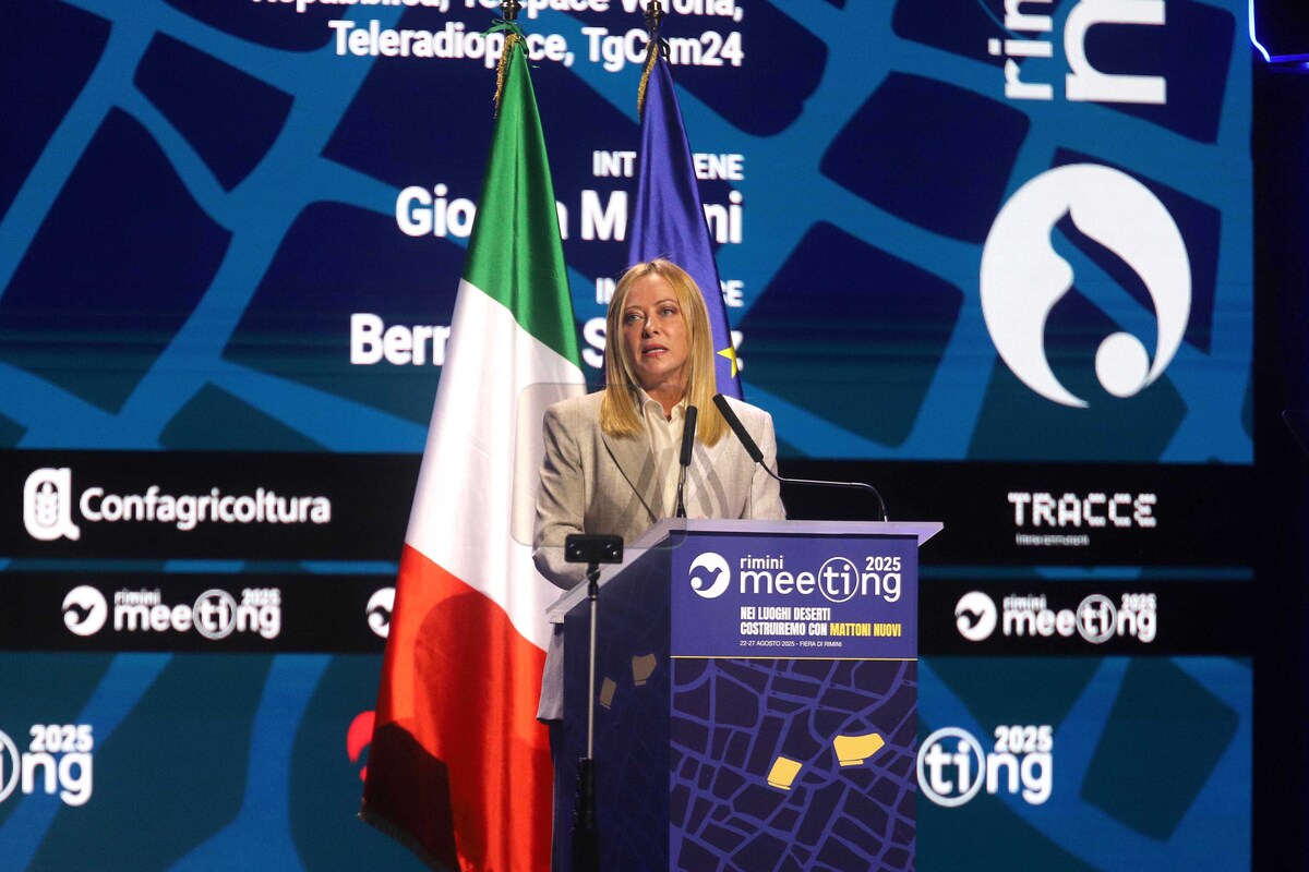 Meloni al Meeting di Rimini: “L’Ue è irrilevante, Draghi ha ragione. Sui migranti nessun giudice potrà fermarci. A Gaza Israele è andata oltre” Meloni al Meeting di Rimini: “L’Ue è irrilevante, Draghi ha ragione. Sui migranti nessun giudice potrà fermarci. A Gaza Israele è andata oltre”