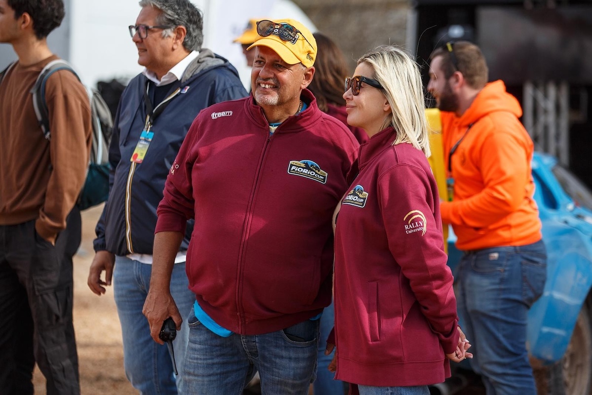 Alex Fiorio ospite a La Piazza, chi è il campione del rally che ha vestito i colori di Lancia, Ford e Mitsubishi