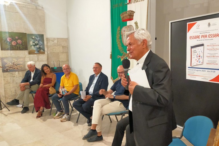 ‘Essere per esserci’, manuale di navigazione di Agostino Picicco ‘Essere per esserci’, manuale di navigazione di Agostino Picicco