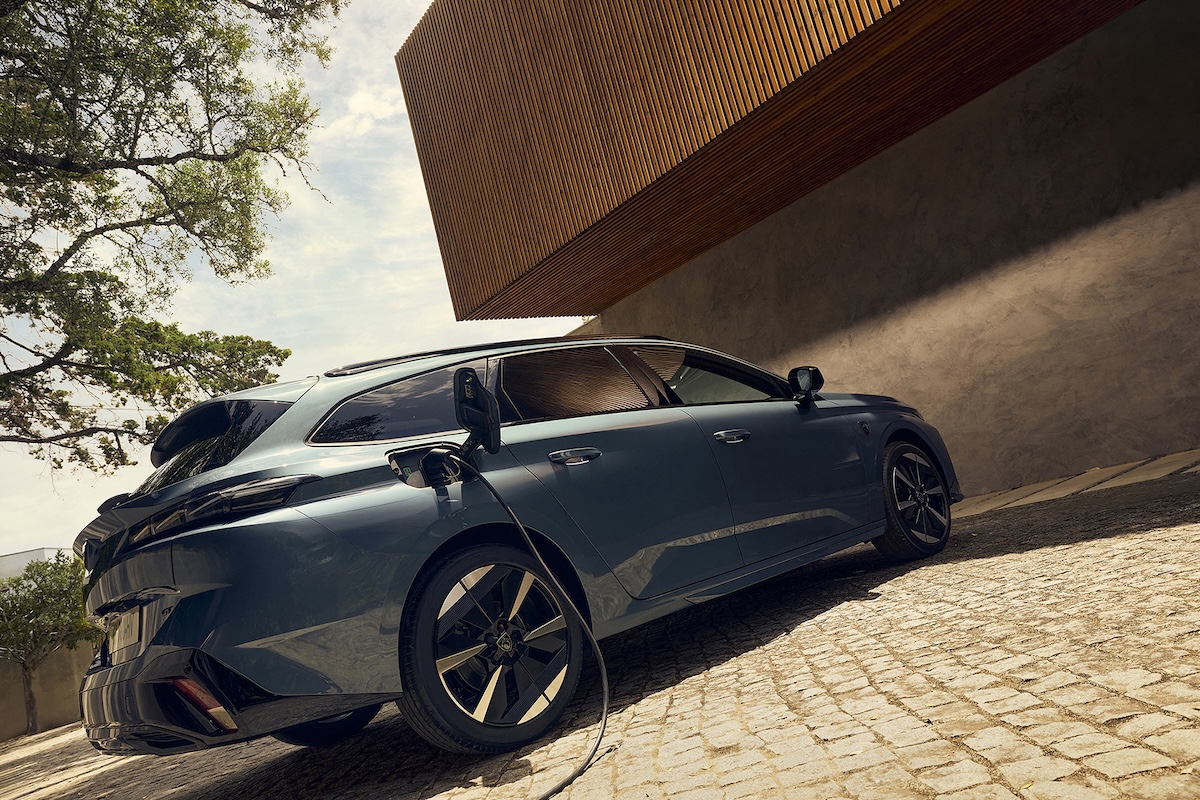 Nuova Peugeot 308 e 308 SW 2025: l’equilibrio tra stile, emozione e tecnologia Nuova Peugeot 308 e 308 SW 2025: l’equilibrio tra stile, emozione e tecnologia