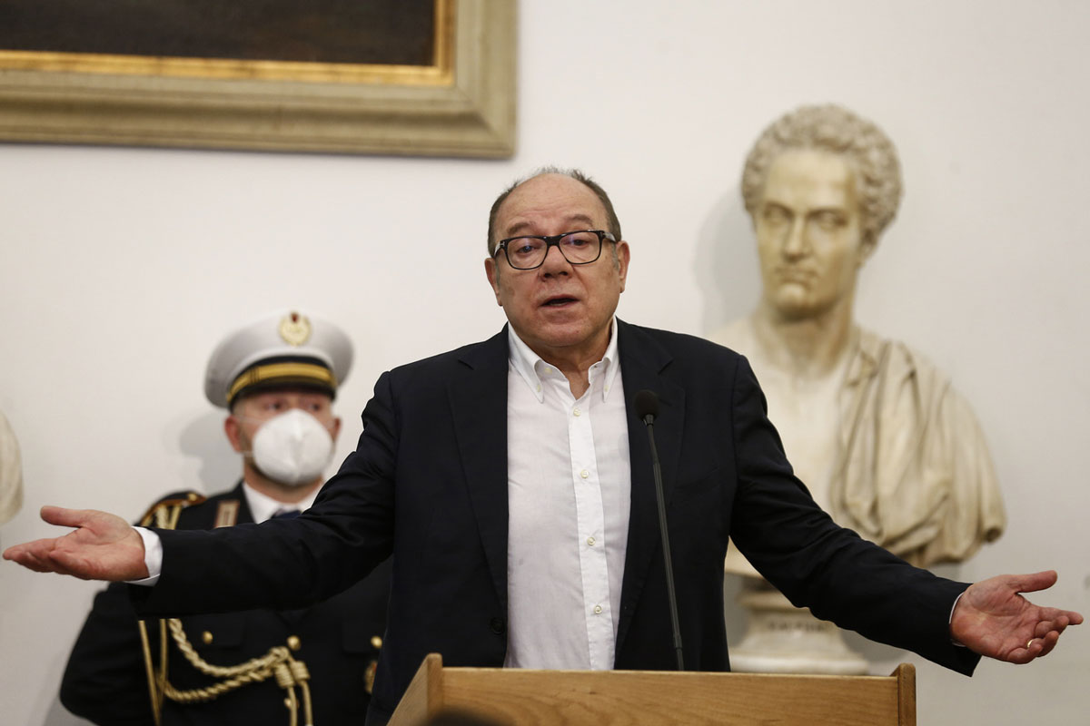 Festival di Venezia, Verdone firma l’appello pro-Palestina e chiarisce sul caso Gadot e Butler: “Mi hanno messo in mezzo” Festival di Venezia, Verdone firma l’appello pro-Palestina e chiarisce sul caso Gadot e Butler: “Mi hanno messo in mezzo”