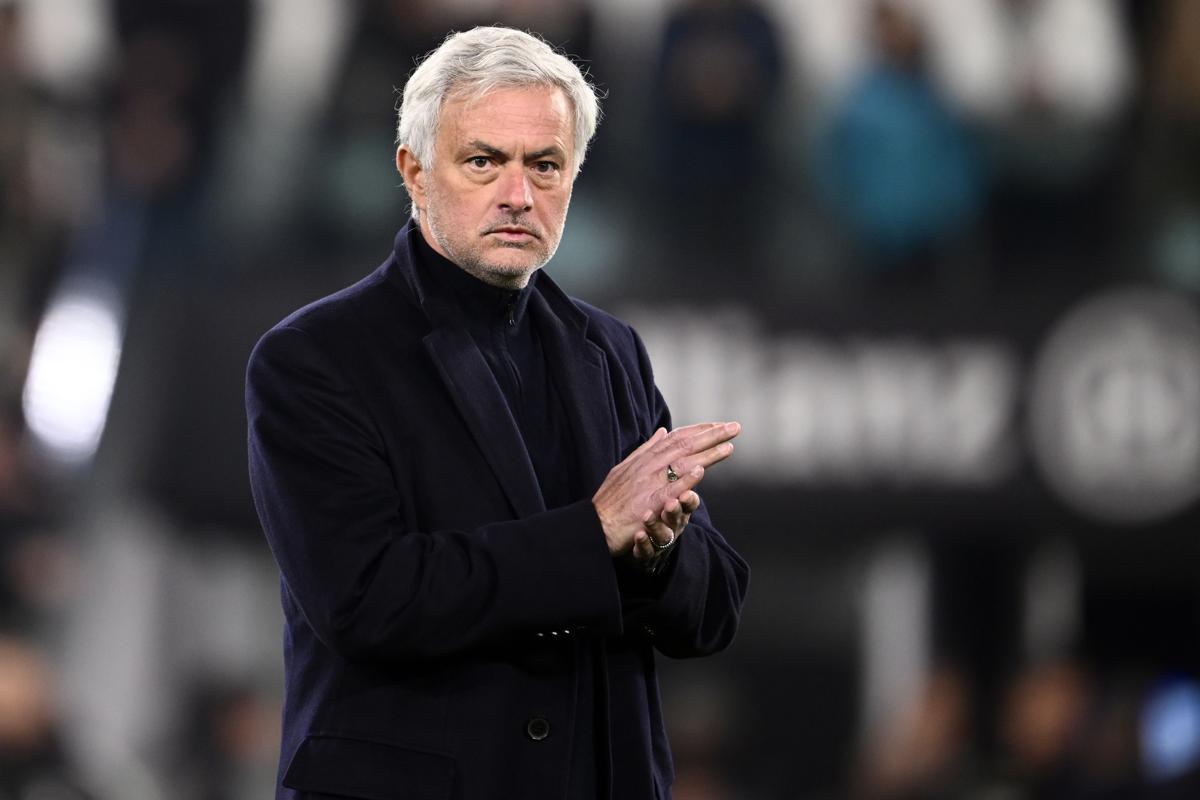 Real Madrid, Mourinho detta la linea: quattro nomi sul tavolo per cambiare volto ai Blancos Real Madrid, Mourinho detta la linea: quattro nomi sul tavolo per cambiare volto ai Blancos