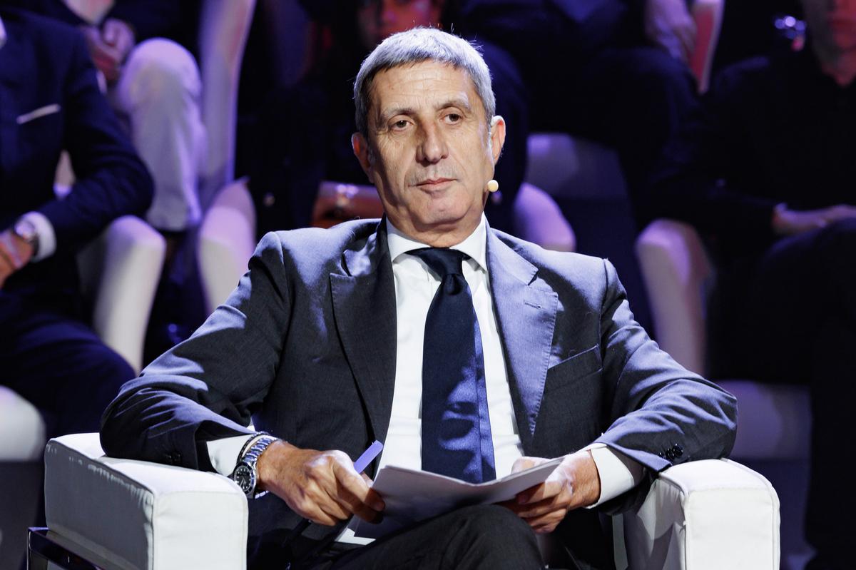 “Meloni vuole il direttore del Tg1 Chiocci portavoce”. E il giornalista frena: “Se andassi via, avviserei” “Meloni vuole il direttore del Tg1 Chiocci portavoce”. E il giornalista frena: “Se andassi via, avviserei”