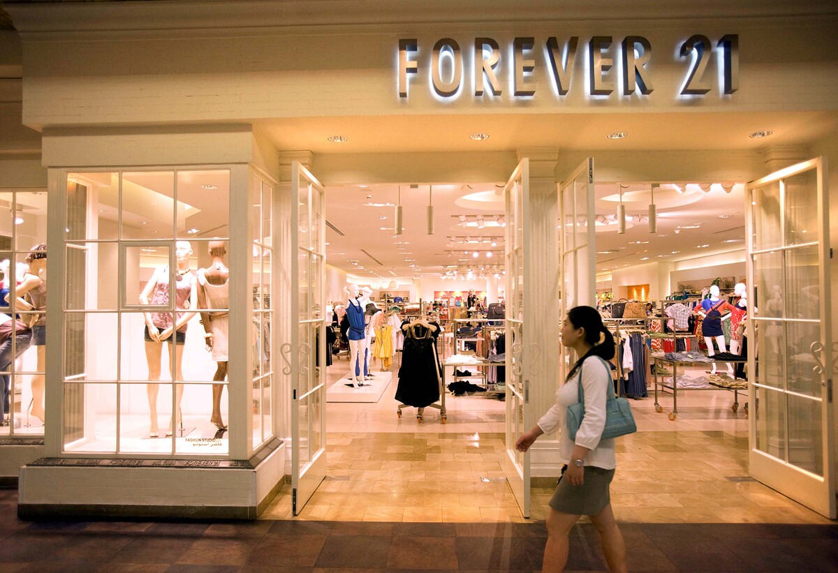 Brand o brand…elli / Forever 21divorato da Shein e Temu: ascesa e declino del brand che ha insegnato il fast fashion al mondo Brand o brand…elli / Forever 21divorato da Shein e Temu: ascesa e declino del brand che ha insegnato il fast fashion al mondo