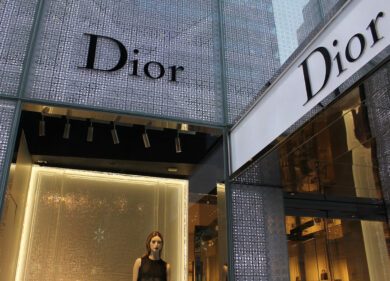 Colpo da 200mila euro al negozio Dior a Firenze, in pieno centro storico. Scene da film: i dettagli