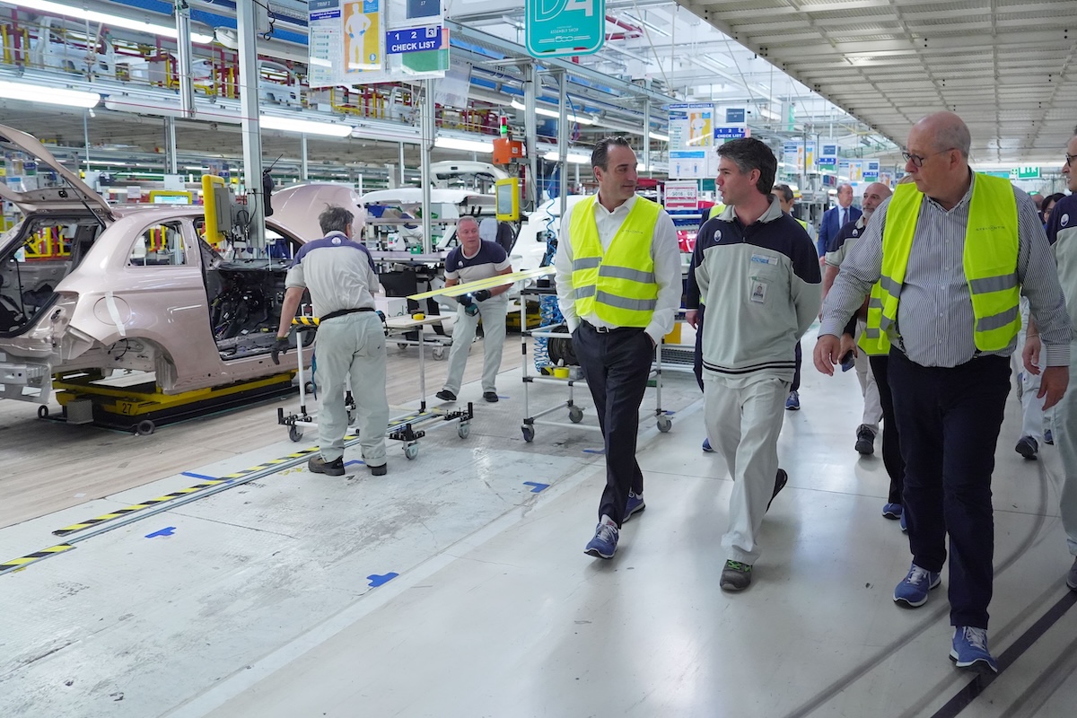 Stellantis investe milioni negli USA, in Italia resta la cassa integrazione Stellantis investe milioni negli USA, in Italia resta la cassa integrazione
