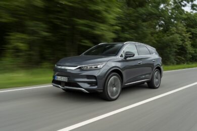 BYD vola a tripla cifra: quota 1,3% e leadership nei plug-in hybrid