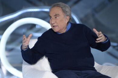 Si aggravano le condizioni di salute di Emilio Fede. La figlia: «Continua a lottare come un leone»