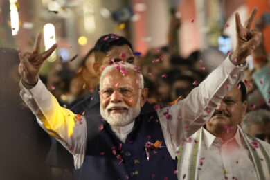 Da venditore di thè a premier carismatico, chi è Narendra Modi: l’uomo che ha conquistato l’India