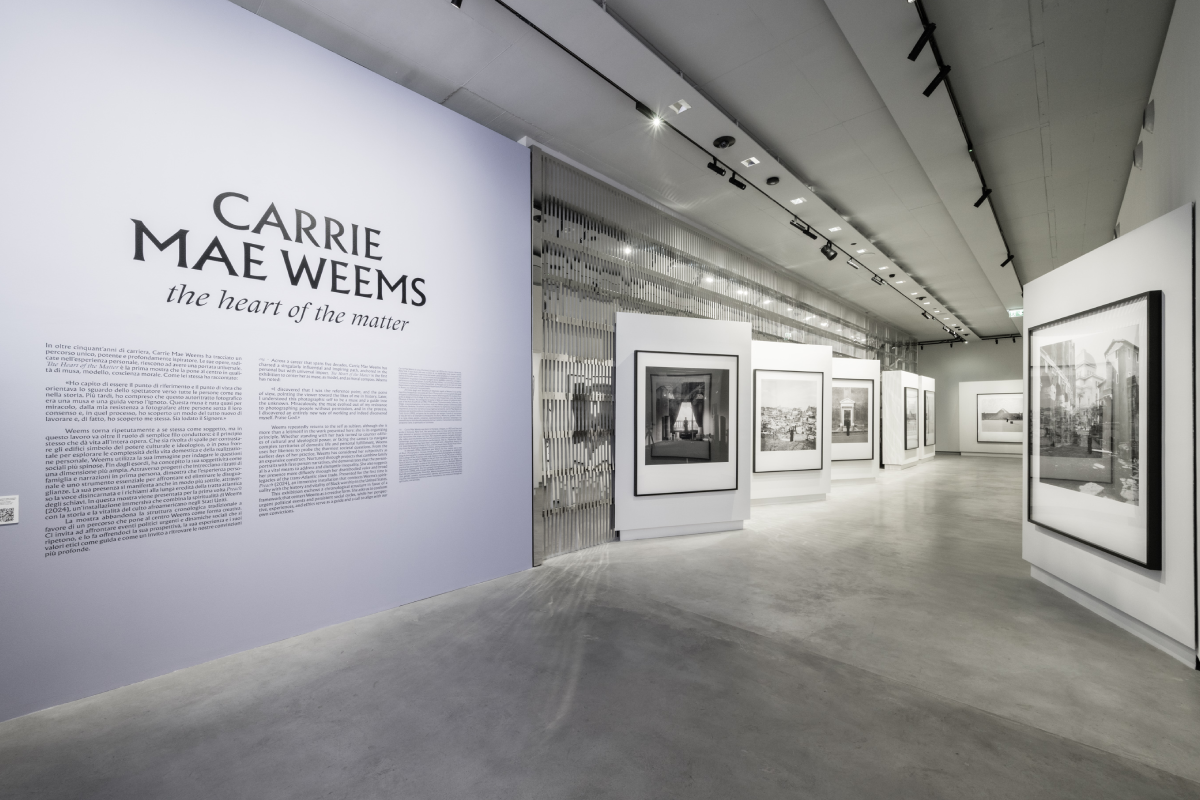 Intesa Sanpaolo: ingresso gratuito domenica 7 settembre presso le Gallerie d’Italia, ultimi giorni a Torino per la mostra di Carrie Mae Weems Intesa Sanpaolo: ingresso gratuito domenica 7 settembre presso le Gallerie d’Italia, ultimi giorni a Torino per la mostra di Carrie Mae Weems