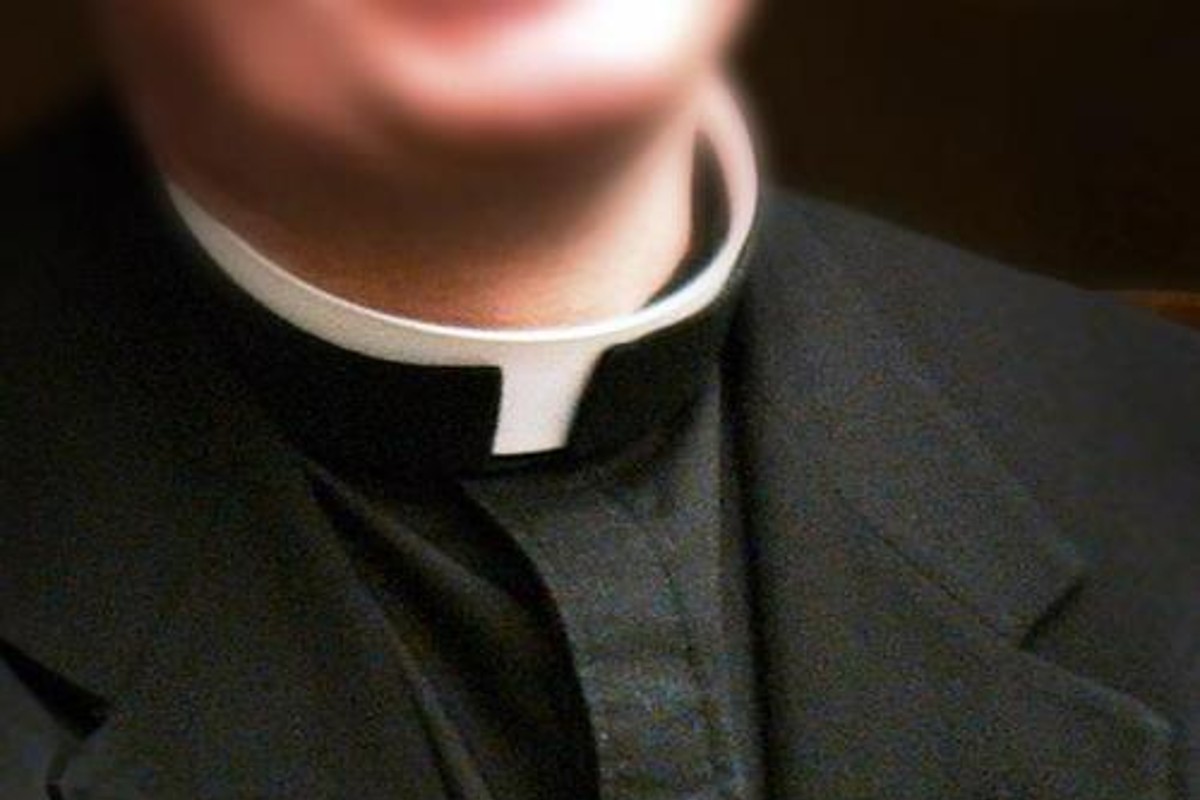 Bolzano, il prete nominato ha precedenti per abusi. “Non starà da solo con i bambini”, ma scoppia il caos Bolzano, il prete nominato ha precedenti per abusi. “Non starà da solo con i bambini”, ma scoppia il caos