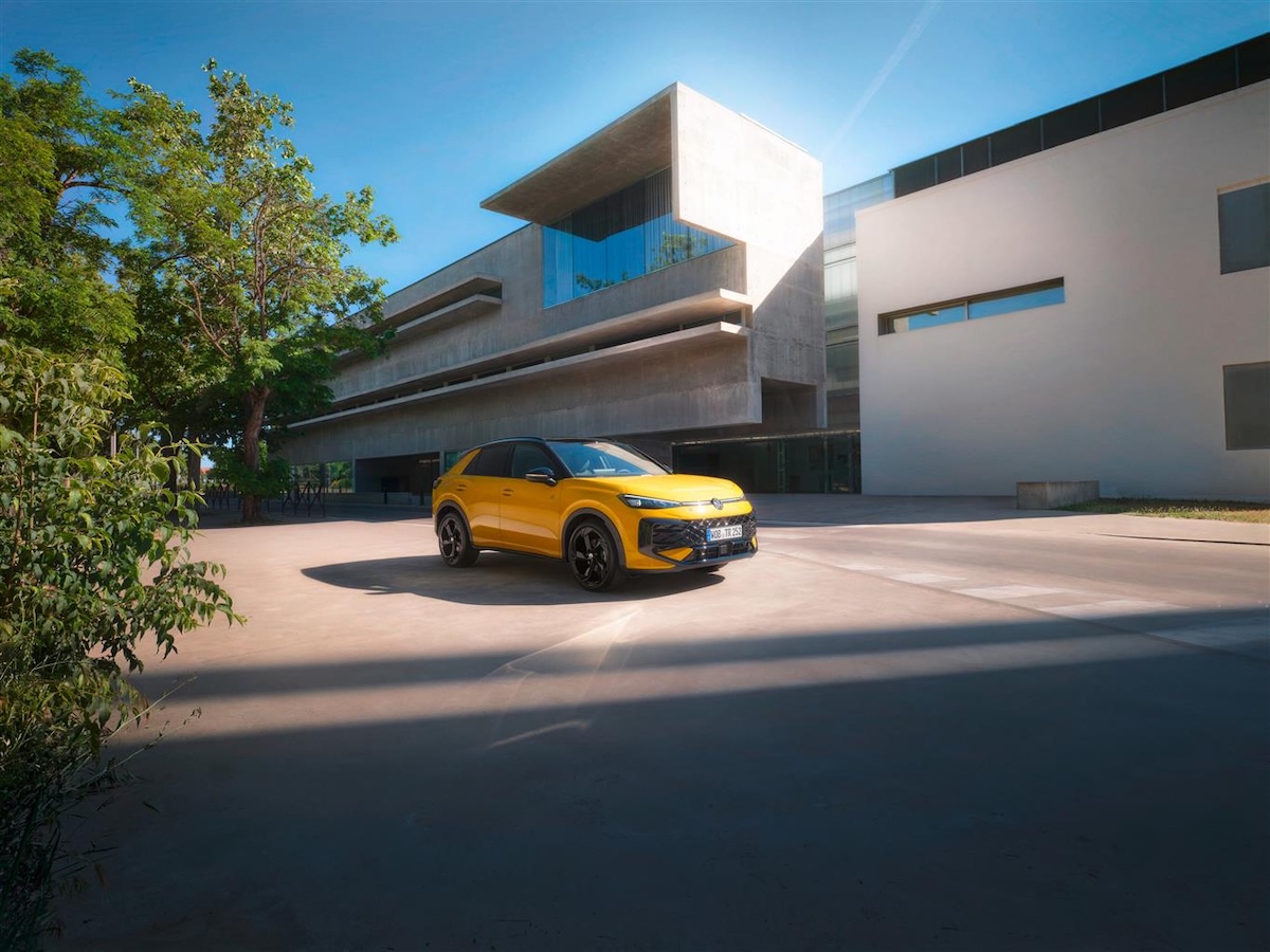 Nuova Volkswagen T-Roc: in Italia da 33.900 euro con motori ibridi Nuova Volkswagen T-Roc: in Italia da 33.900 euro con motori ibridi