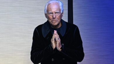 Morto Armani, Meloni: “Icona e simbolo di un’Italia migliore”. Julia Roberts: “Un vero amico”. Il mondo intero piange Re Giorgio, le reazioni