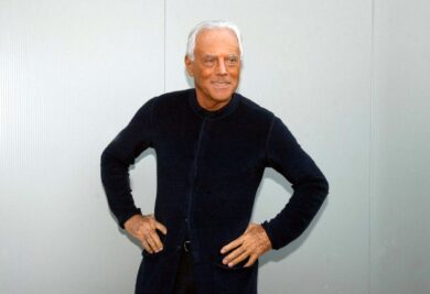 Addio Giorgio Armani, dalle vetrine della Rinascente al successo planetario. L’inarrivabile storia dell’indiscusso re italiano della moda