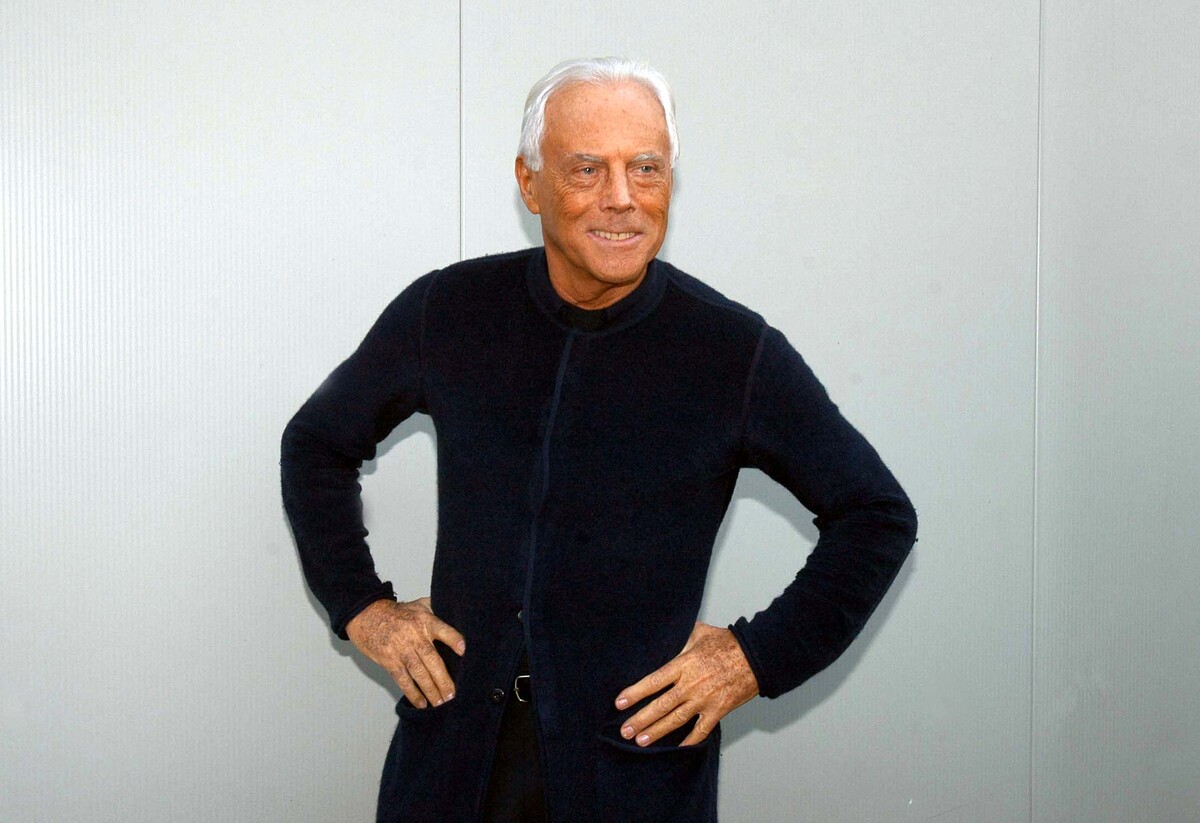 Addio Giorgio Armani, dalle vetrine della Rinascente al successo planetario. L’inarrivabile storia dell’indiscusso re italiano della moda Addio Giorgio Armani, dalle vetrine della Rinascente al successo planetario. L’inarrivabile storia dell’indiscusso re italiano della moda