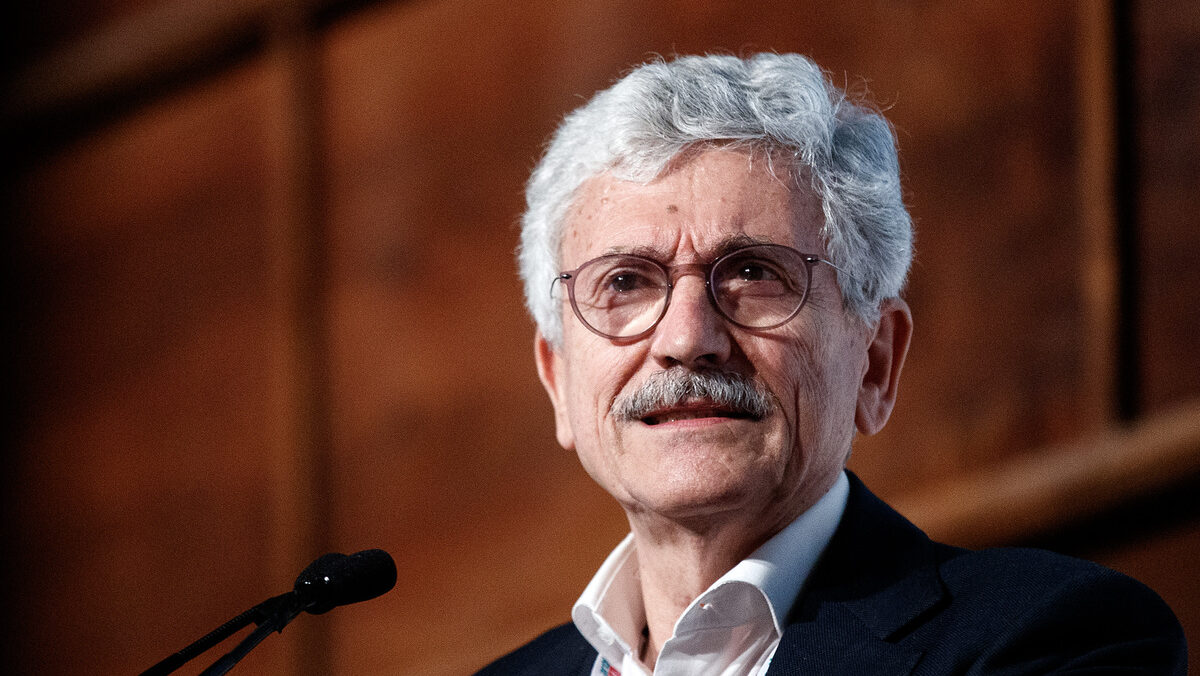 Massimo D’Alema, la società dell’ex premier perde colpi. Ma il patrimonio netto sfiora i 4,5 milioni
