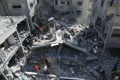 Medio Oriente, Israele non si ferma: notte infernale a Gaza. Media: “Almeno 20 morti nei raid”