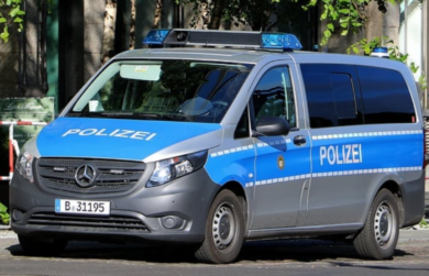 Germania, paura a Berlino: auto contro la folla. Feriti anche tre bambini