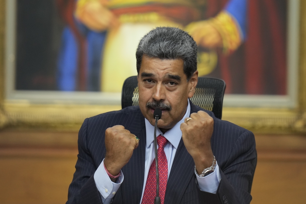 Usa-Venezuela, due caccia di Caracas sorvolano una nave da guerra americana nel mare dei Caraibi Usa-Venezuela, due caccia di Caracas sorvolano una nave da guerra americana nel mare dei Caraibi