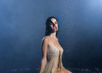 Musica, Clara esce col suo nuovo singolo “Uragani”. Quell’attrazione tanto forte da distruggerti