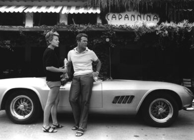 Armani l’ultimo romantico: ha salvato la “Capannina” prima dell’addio. Lì era sbocciato il suo grande amore