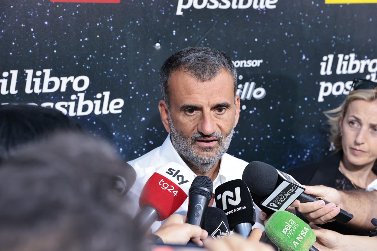 Regionali Puglia, Decaro si candida: “Andiamo a vincere”. Ma Vendola sarà nelle liste di AVS Regionali Puglia, Decaro si candida: “Andiamo a vincere”. Ma Vendola sarà nelle liste di AVS