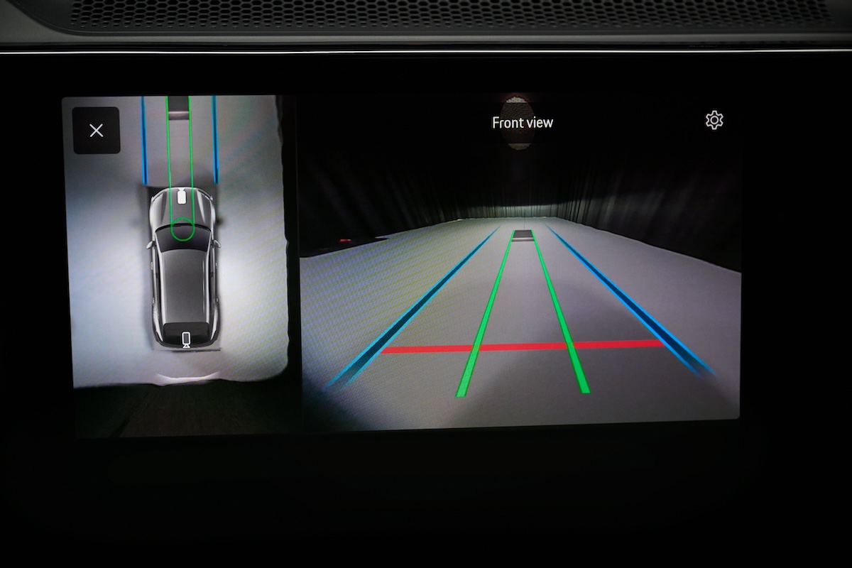 Ricarica elettrica facile: Porsche lancia il wireless charging