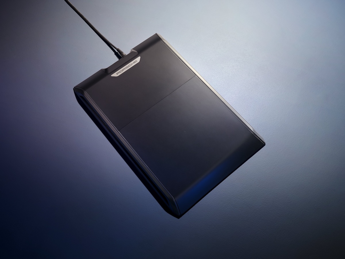 Ricarica elettrica facile: Porsche lancia il wireless charging