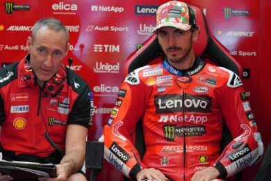 MotoGp Sprint Catalogna, Marc Marquez vince (grazie alla caduta di Alex). Tracollo per Pecco Bagnaia – “Uno dei momenti più difficili della mia carriera”