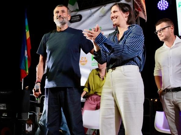 Regione Puglia, fumata bianca: Schlein a Bisceglie lancia Decaro alla presidenza