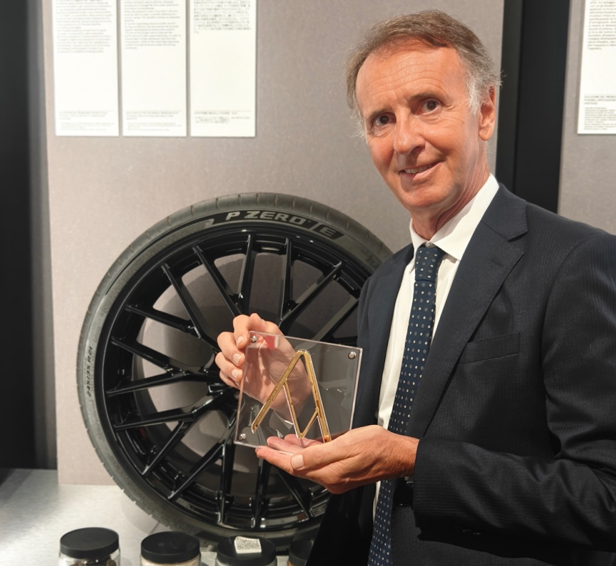 Compasso d’Oro 2025: trionfa Pirelli con il P Zero E Compasso d’Oro 2025: trionfa Pirelli con il P Zero E