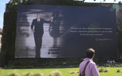 Milano saluta Giorgio Armani: 16mila persone alla camera ardente, oggi funerali privati e lutto cittadino