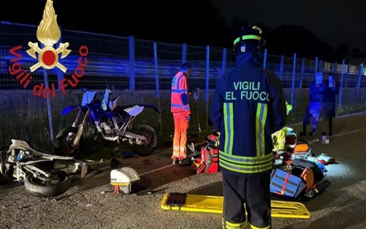 Tremendo schianto tra moto nel Comasco: morti due ragazzi di 17 e 20 anni Tremendo schianto tra moto nel Comasco: morti due ragazzi di 17 e 20 anni