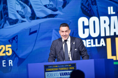 Tensioni nella Lega, Centinaio: “Vannacci rispetti le regole e la leadership di Salvini”
