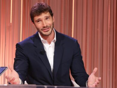 Stefano De Martino alla conduzione di Sanremo 2027: chi lo affiancherà e le novità per Affari Tuoi