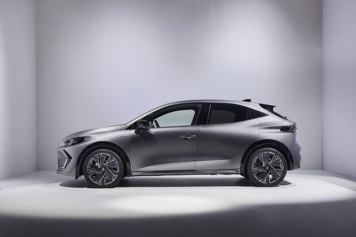 IAA 2025: Renault svela la Clio, rivoluzione ibrida da 160 cv