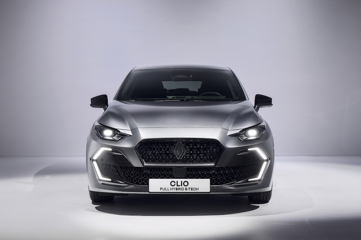 IAA 2025: Renault svela la Clio, rivoluzione ibrida da 160 cv