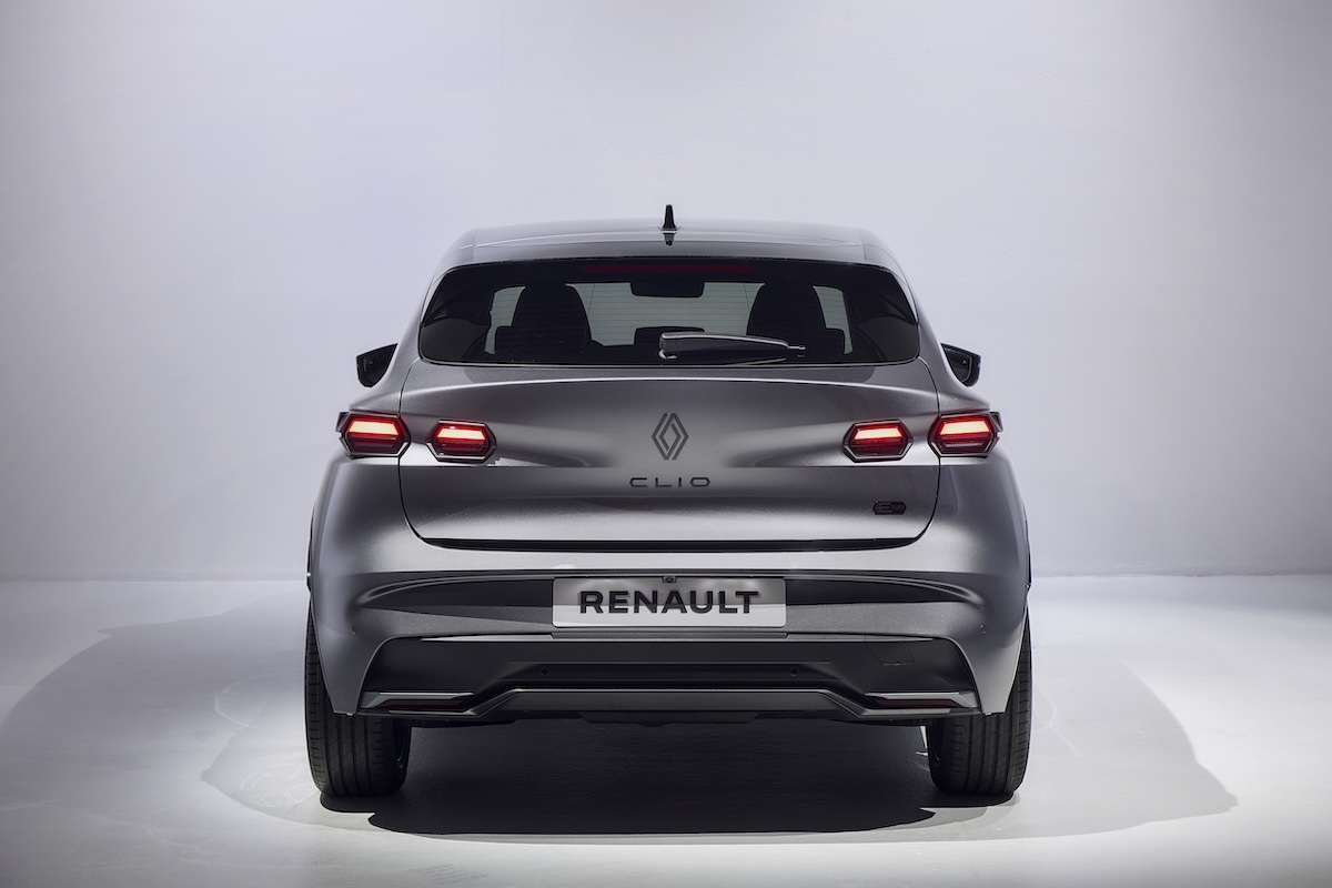 IAA 2025: Renault svela la Clio, rivoluzione ibrida da 160 cv